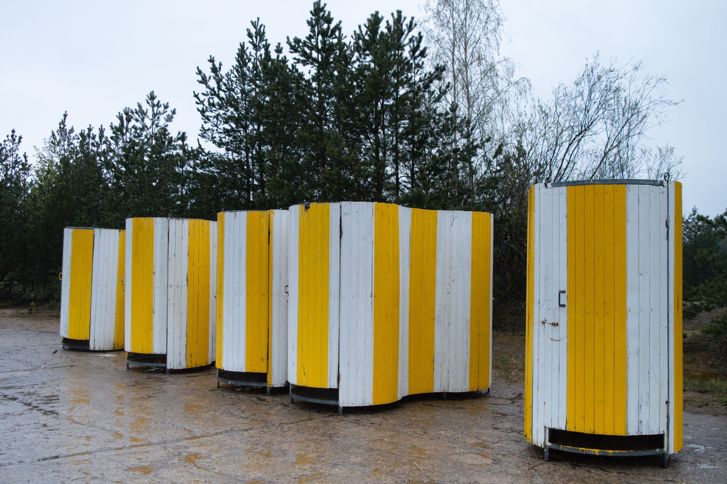 strand-toilets-yellow-movable-strand-toilets-in-a-2024-12-07-12-39-22-utc strand-toilets-yellow-movable-strand-toilets-in-a-2024-12-07-12-39-22-utc